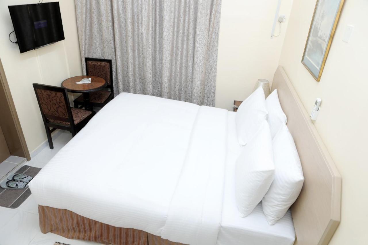 Blue Sky Way Hotel - Gold Tower Building 두바이 외부 사진