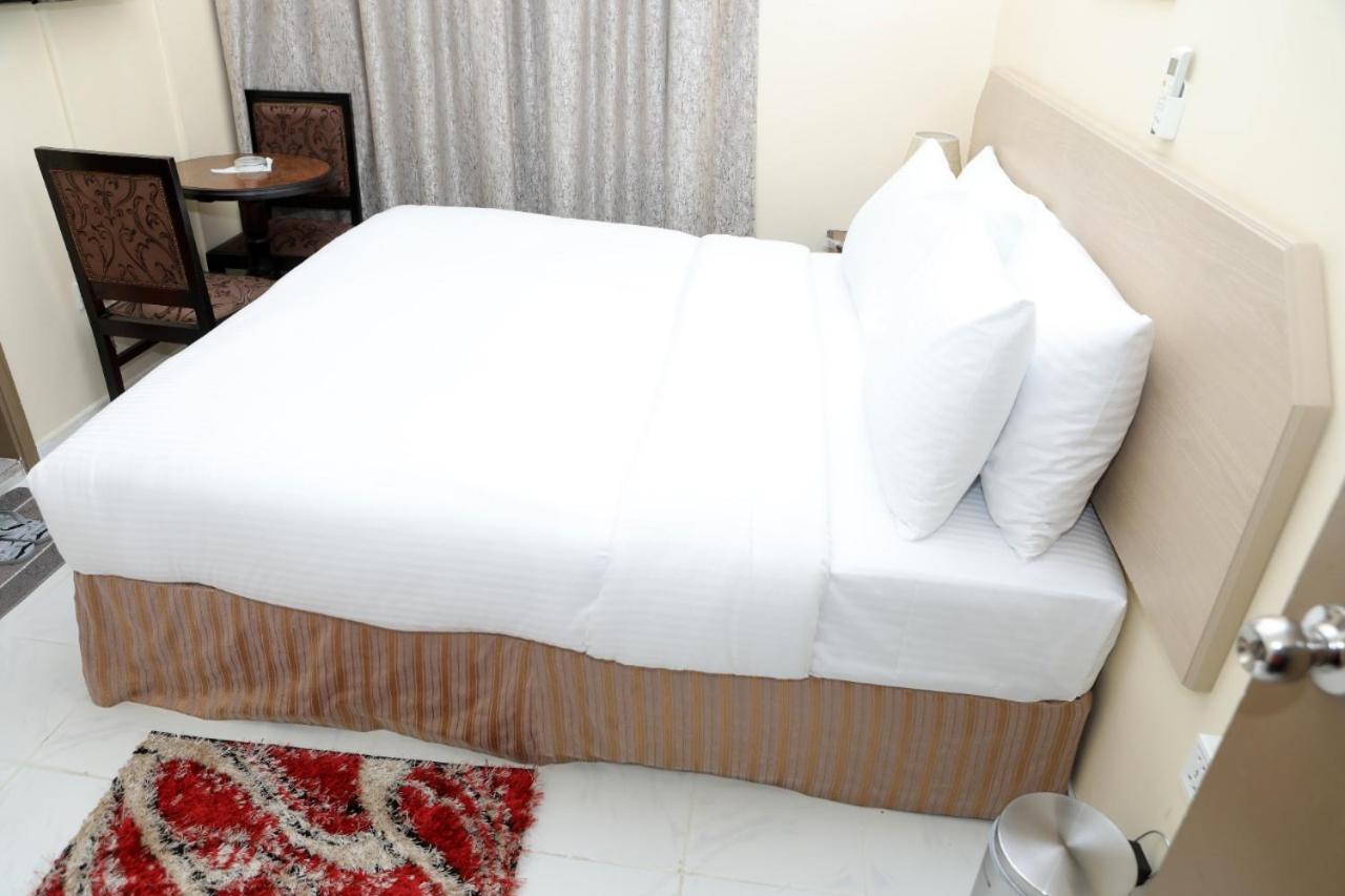 Blue Sky Way Hotel - Gold Tower Building 두바이 외부 사진