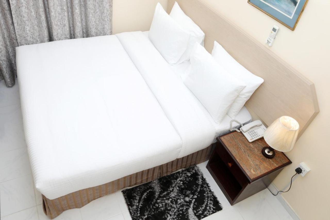 Blue Sky Way Hotel - Gold Tower Building 두바이 외부 사진